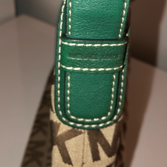 Michael Kors monogram bag (Authentic!) - Picture 3 of 6